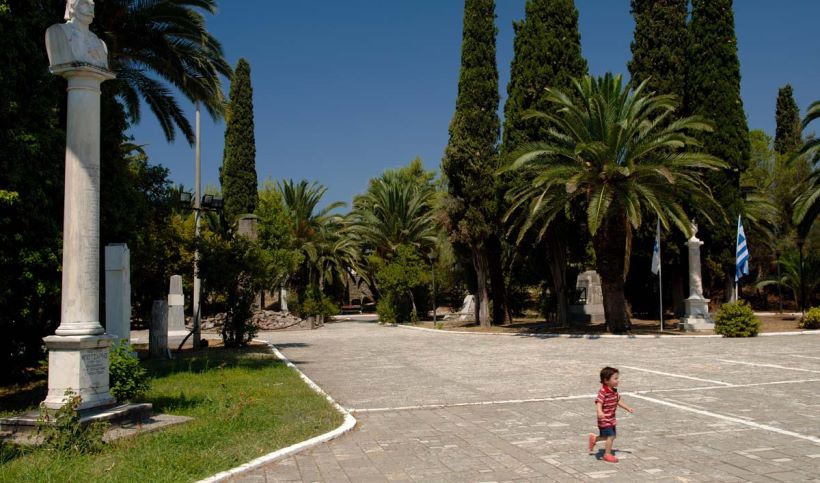 the-garden-of-heroes-in-messolongi