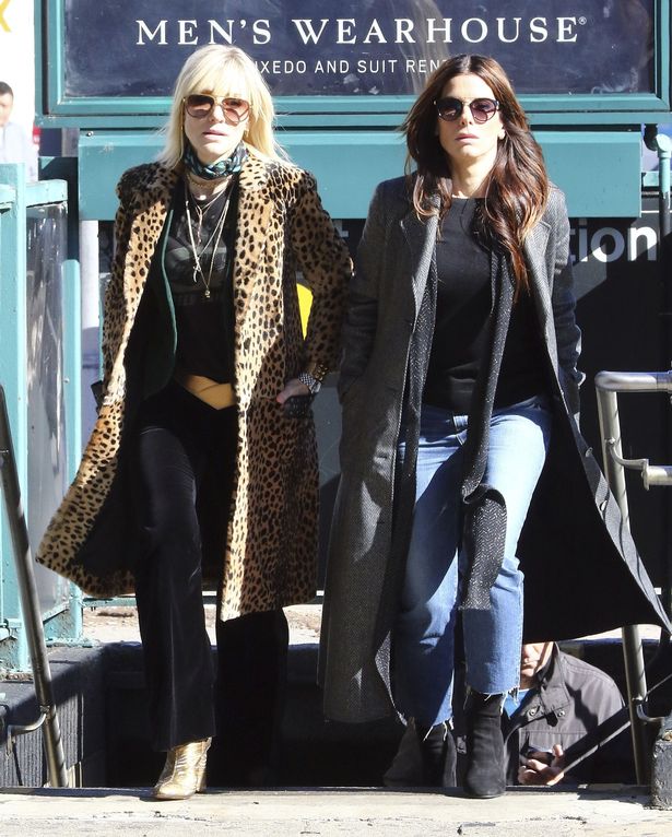 FAMEFLYNET-Sandra-Bullock-And-Cate-Blanchett-Spotted-On-Set-Of-Oceans-8-In-New-York