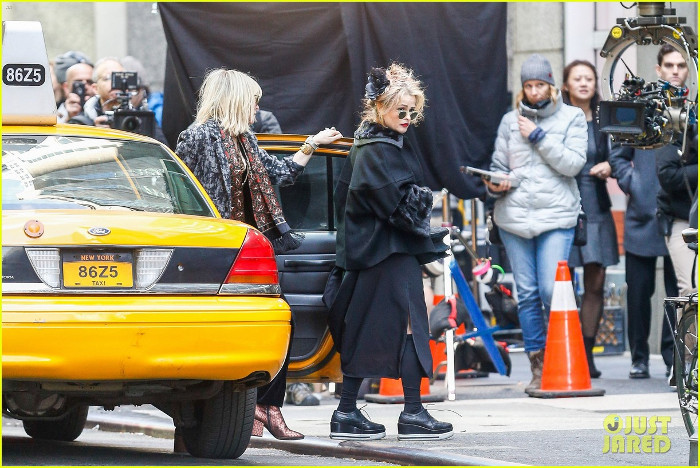 dakota-fanning-begins-oceans-8-filming-nyc-03